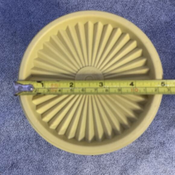 Goldenrod Yellow Tupperware Canister Container 6.25 High 5 Diameter Vintage USA - Picture 10 of 10